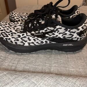 Women’s Brooks Revel 6, sz 11.5 medium